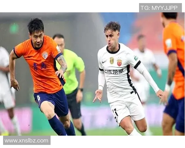 VAR赛后采访爆金句引发全场笑声，球迷称其为经典时刻